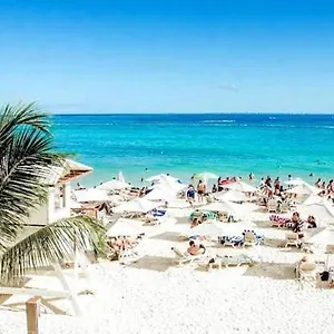 https://castillo-del-mar.quintano-roohotels.com